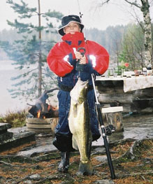 Kuha 6,18 kg Tarjannevesi toukokuu 2003. Kalastaja Topi Rissanen.